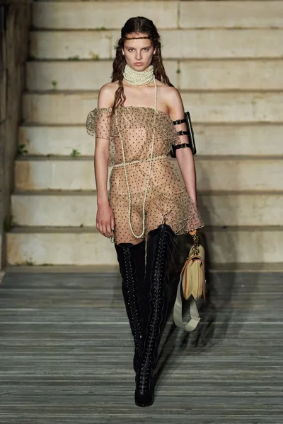 Look 64